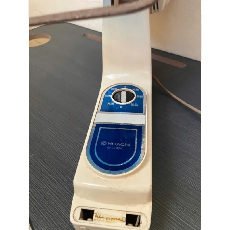 Quạt Nhật treo tường Hitachi cổ cánh đẹp 788962