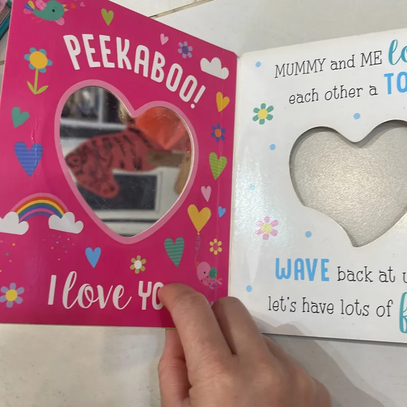 NGOẠI VĂN tiếng anh trẻ em : PEEKABOO! MUMMY and ME - make believe ideas  1027832