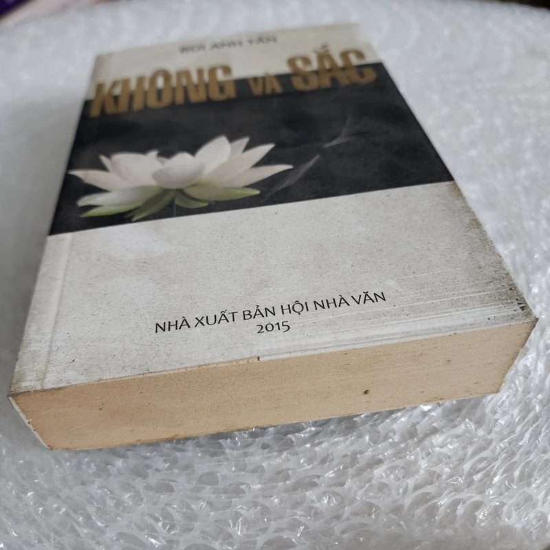 Không và sắc | chữ ký nhà văn Bùi Anh Tấn  518871