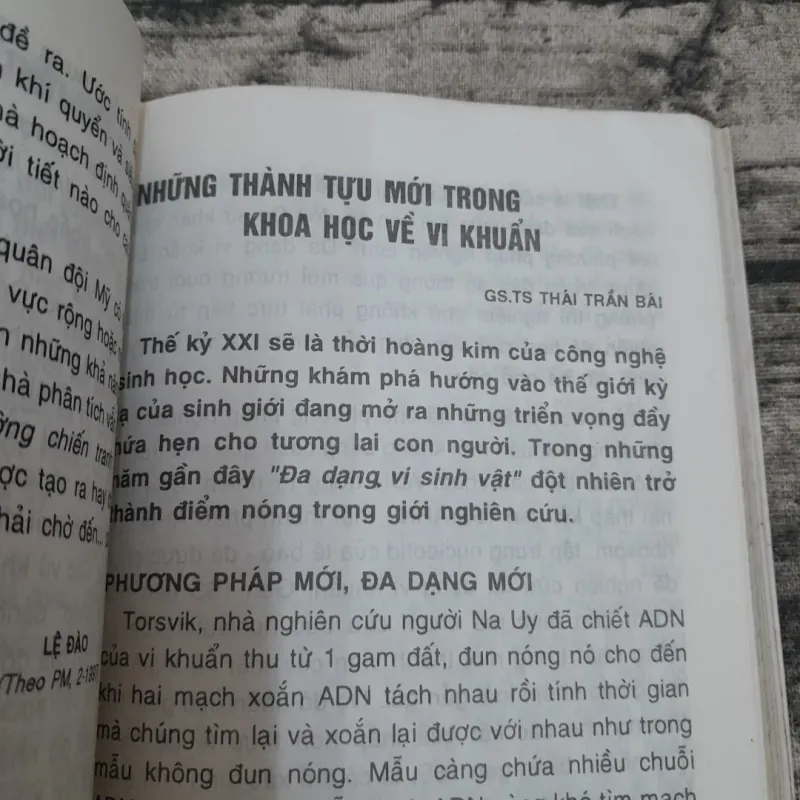 Mở cửa Ngôi nhà Thế kỷ. Nhiều tác giả  762404