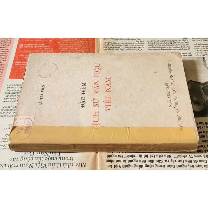 Đặc điểm lịch sử văn học Việt Nam - Giáo sư Lê Trí Viễn 723428