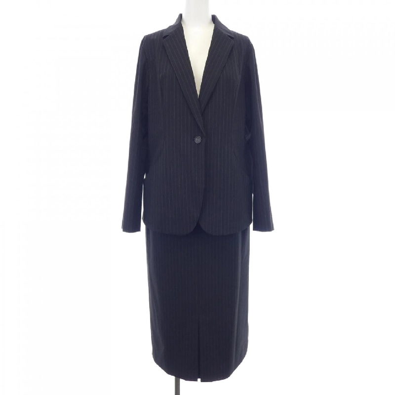 Lui Chantant Suit 655997