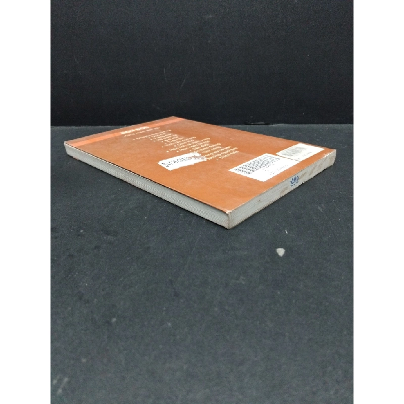 Con chuột cái màu xanh Robert Sebatier mới 80% bẩn bìa, ố nhẹ, có chữ ở trang đầu, có dấu mộc, tróc gáy nhẹ 2005 HCM.ASB3010 448140