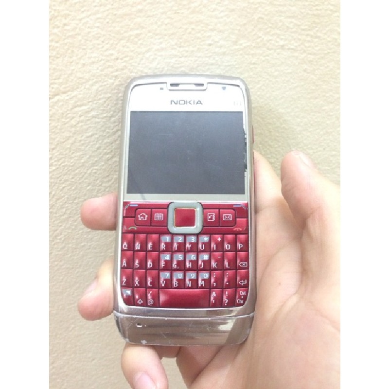 Điện thoại phổ thông Nokia E71 màu đỏ đã qua sử dụng 547