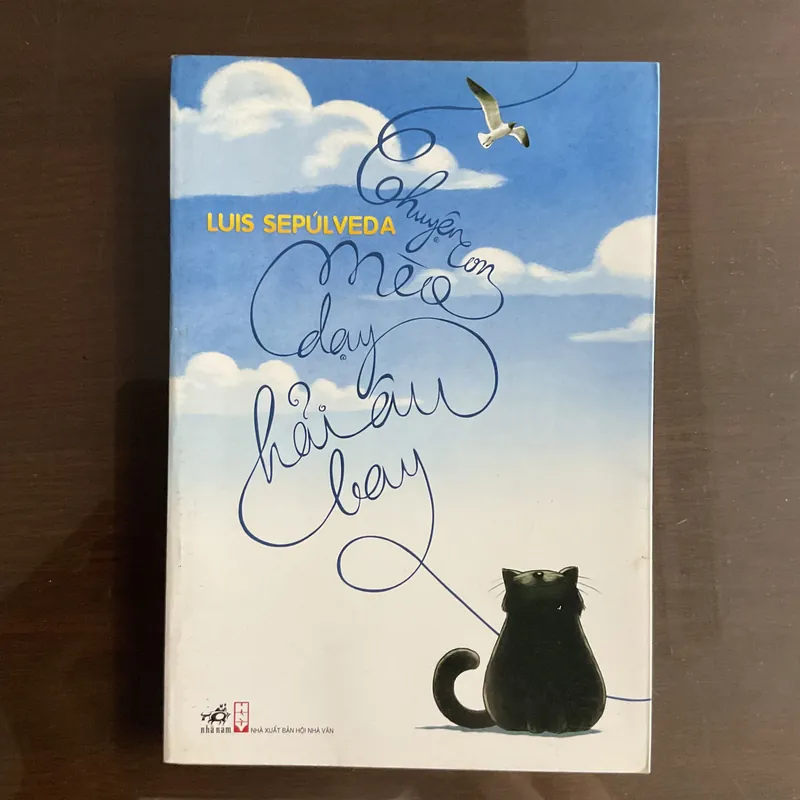 Chuyện con mèo dạy hải âu bay - Luis Sepulveda 717051