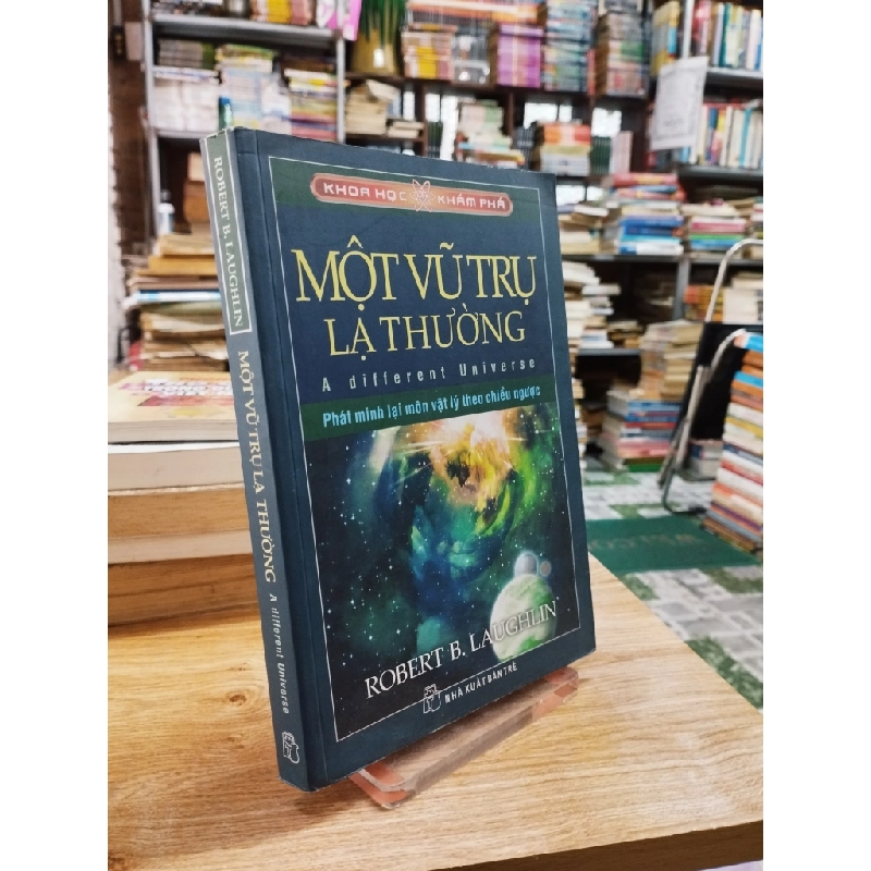 MỘT VŨ TRỤ LẠ THƯỜNG - ROBERT B. LAUGHLIN 320706