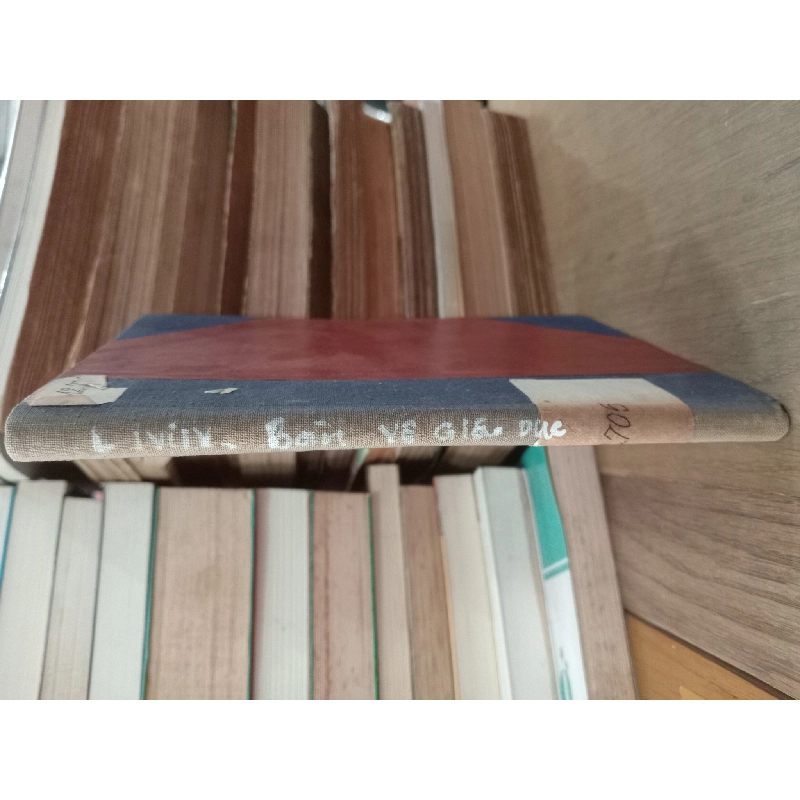 Bàn về giáo dục - V. I. Lê-nin 786535