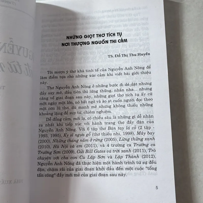 Nguyễn Anh Nông đi từ miền lá cỏ - Đỗ Thị Thu Huyền 746911