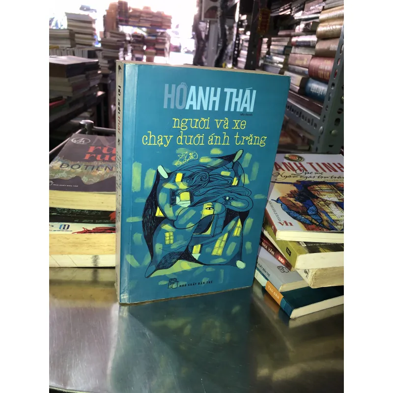 Người và xe chạy dưới ánh trăng - Hồ Anh Thái 1019119