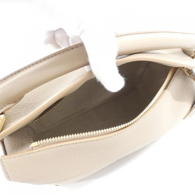 【Sản phẩm mới】Túi Loewe Puzzle Edge Medium A510P49X12 616571