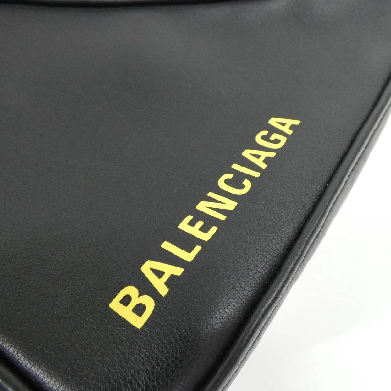 Túi Balenciaga TRIANGLE POCHETTE M 476976 618533