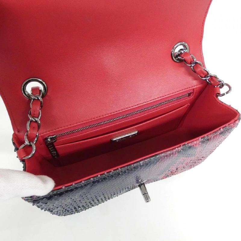 Túi xách chéo Chanel 69900 610138