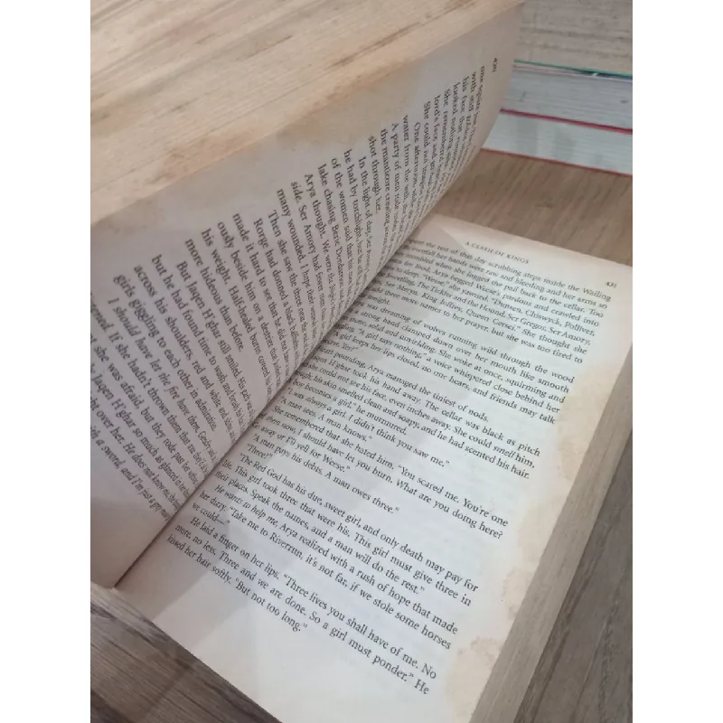 A clash of kings - George R.R. Martin 701543