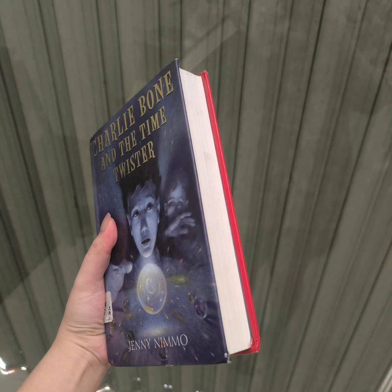 Charlie Bone and the time twister (Book 2) [Hardback] - Jenny Nimmo - Charlie Bone Tập 2 547935