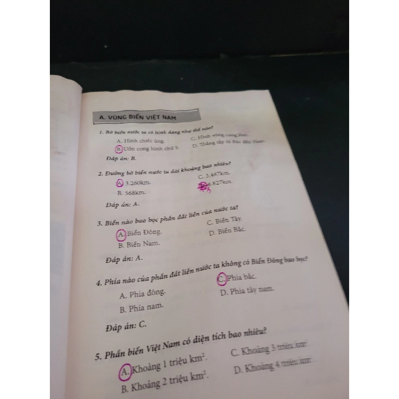 Cẩm nang biển đảo dành cho thiếu nhi mới 60% bẩn bìa, ố, dính trang, rách trang, có chữ viết 2015 Nhiều tác giả HCM3004 VĂN HỌC 919186