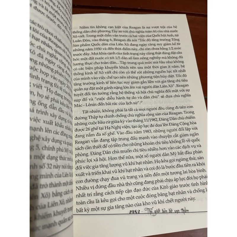 1983 Thế giới bên bờ vực thẳm Taylor Downing 960216