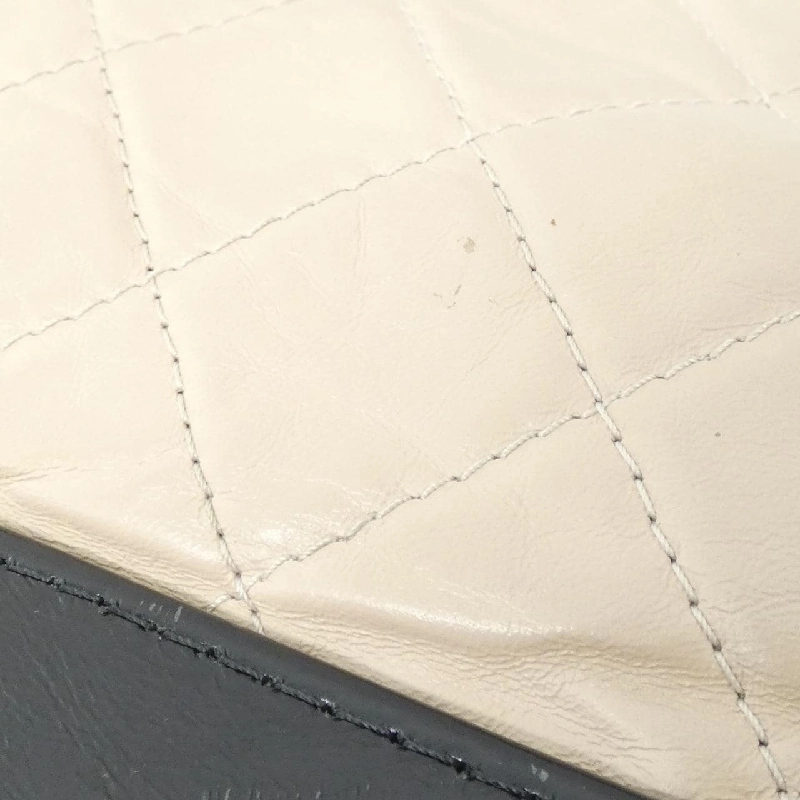 Túi xách vai Gabrielle của Chanel 93824 613314