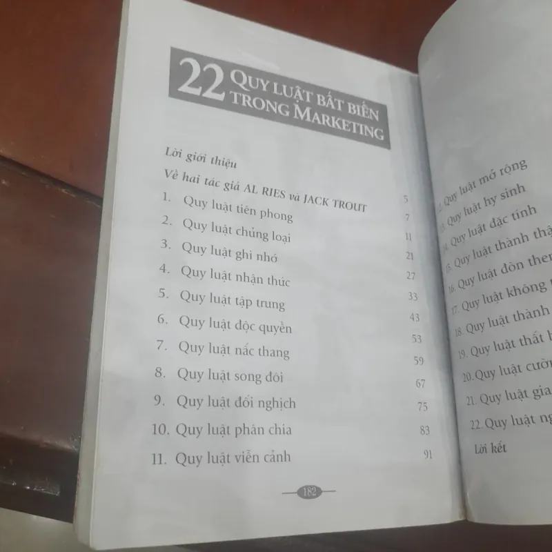 Al Ries, Jack Trout - 22 QUY LUẬT BẤT BIẾN TRONG MARKETING 1032175