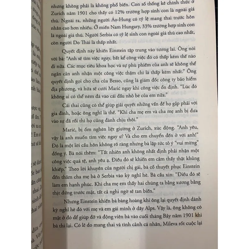 EINSTEIN CUỘC ĐỜI VÀ VŨ TRỤ - WALTER ISAAGSON 1006670