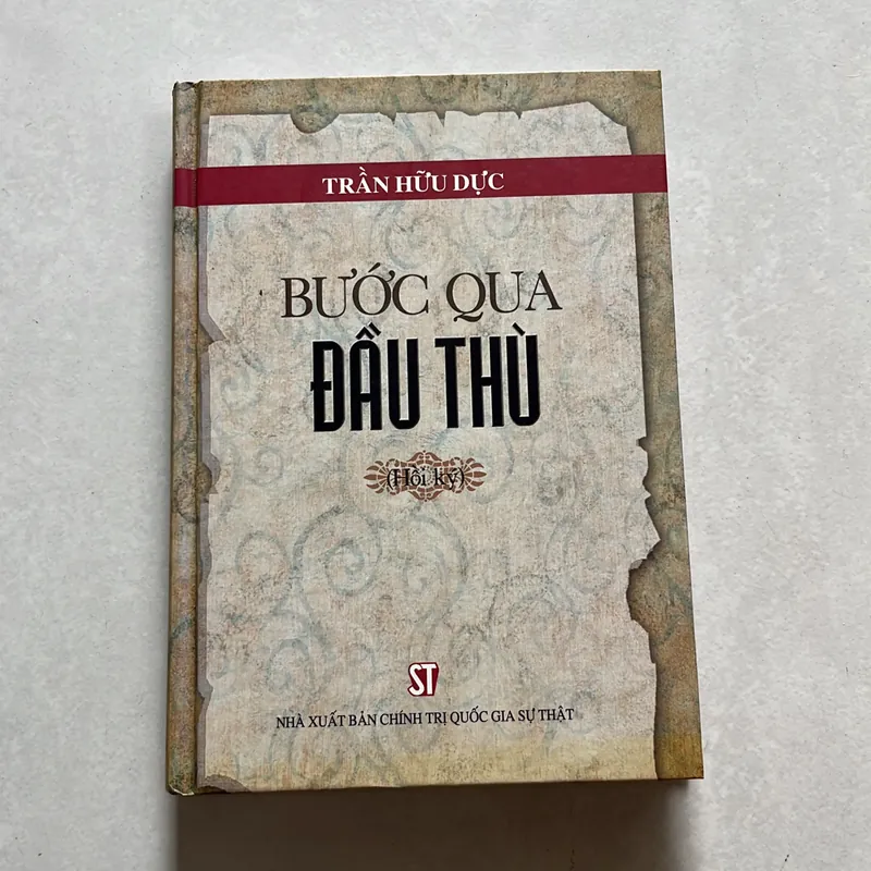 Bước qua đầu thù - Trần Hữu Dực  623197