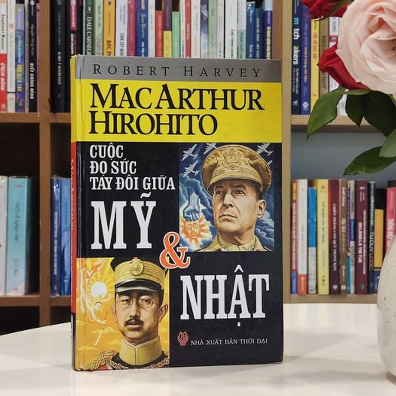 (Bìa cứng) Mac Arthur, Hirohito: Cuộc đọ sức tay đôi giữa Mỹ và Nhật - Robert Harvey 519636