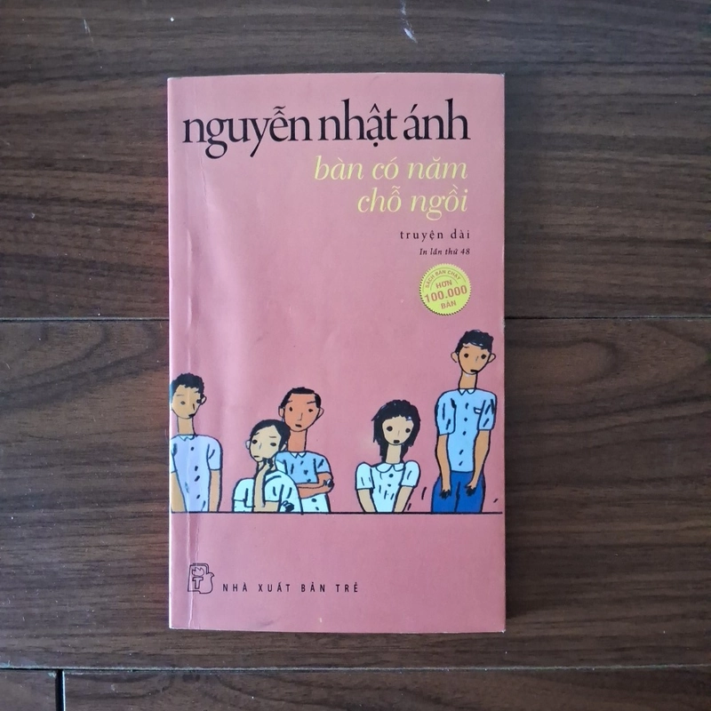 Bàn có năm chỗ ngồi 523782