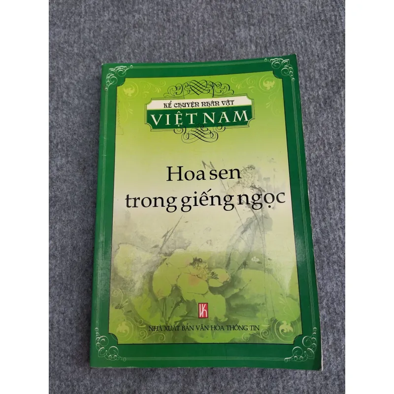 HOA SEN TRONG GIẾNG NGỌC 993229
