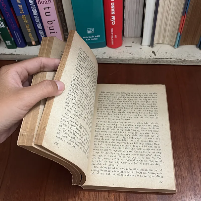 II Sách Xưa: Chê Ghê Va Ra - LLA VƠ RÉT XKI - 1977 639907