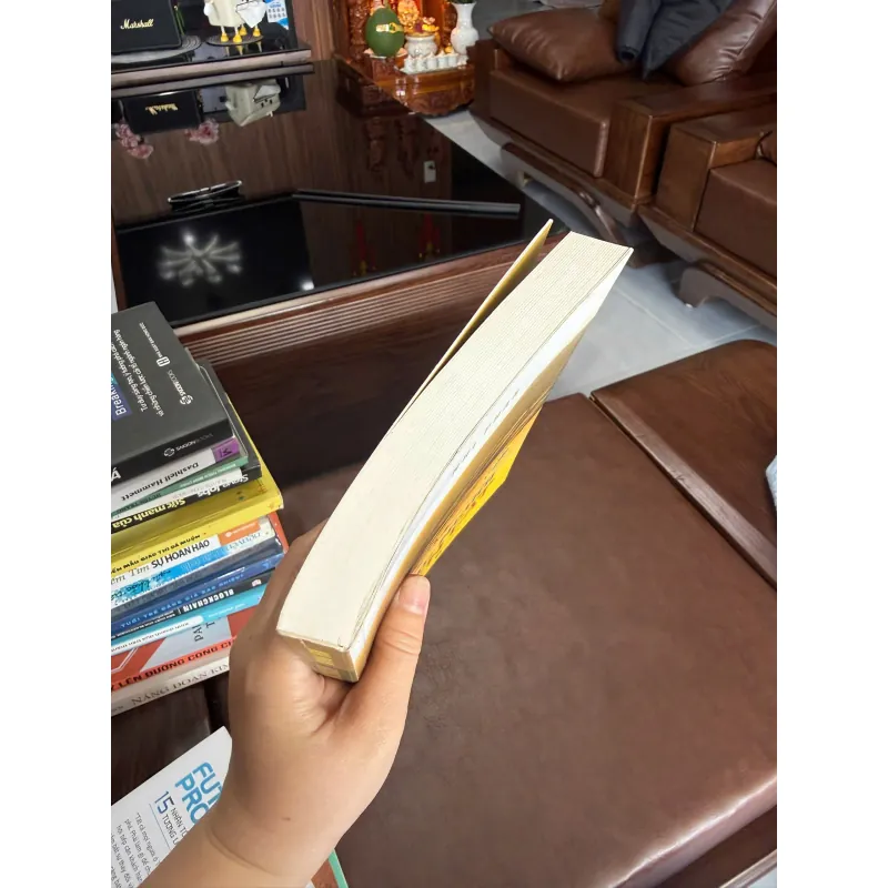 BÓNG NGƯỜI TRÊN CÁT – NHI PHAN- K2 998398