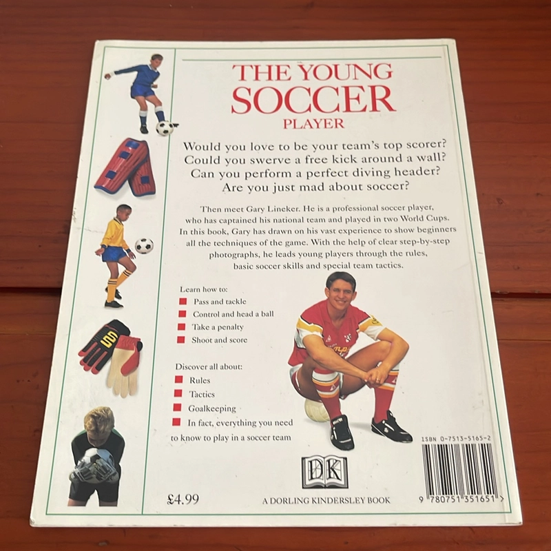 PICTURE BOOK The young soccer player 534363