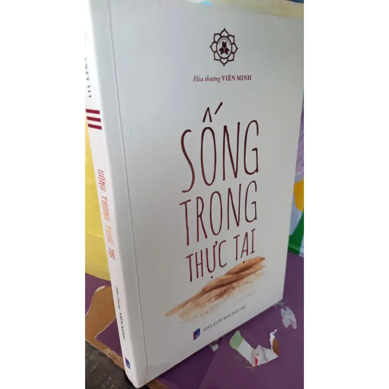 sống trong thực tại 1002739