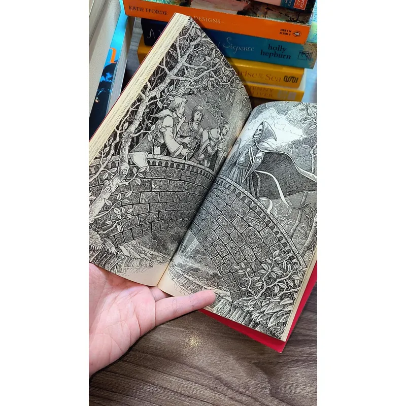 J.K Rowling - The Tales of Beedle the Bard (Preloved book) 722852