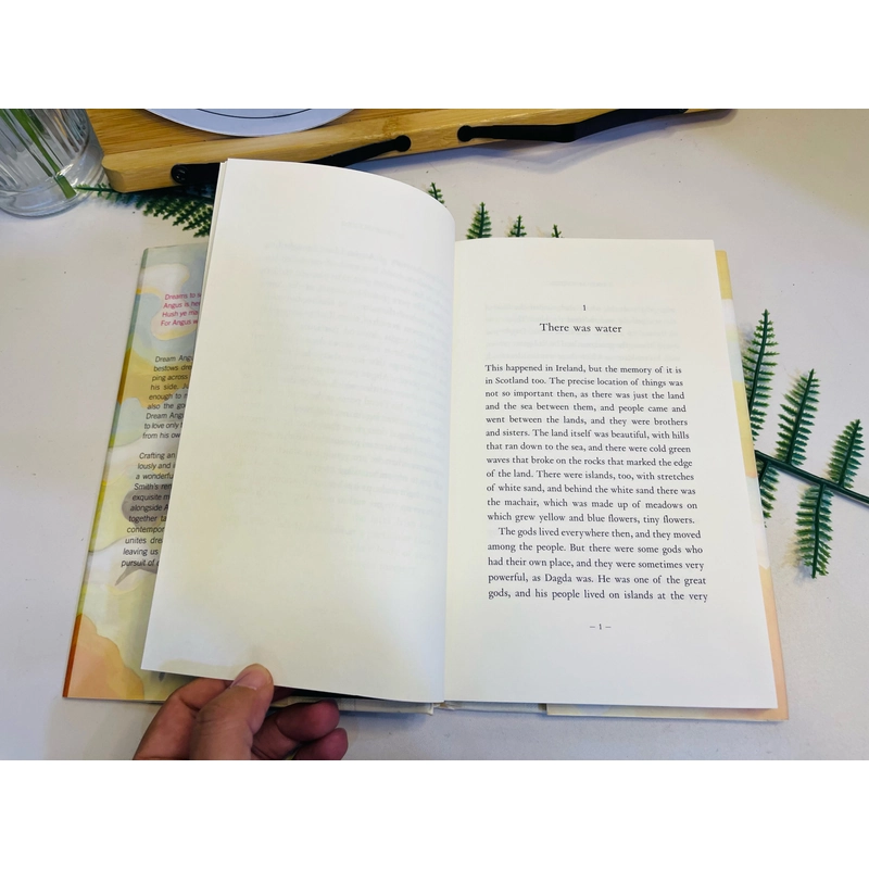 [Sách 2hand từ US] Like new 90% -  Dream Angus – Alexander McCall Smith 473001