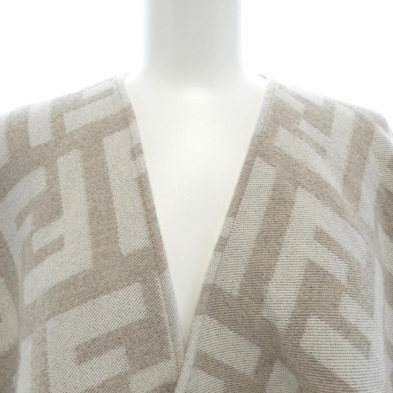【Khuyến mãi】FENDI Cape 637398