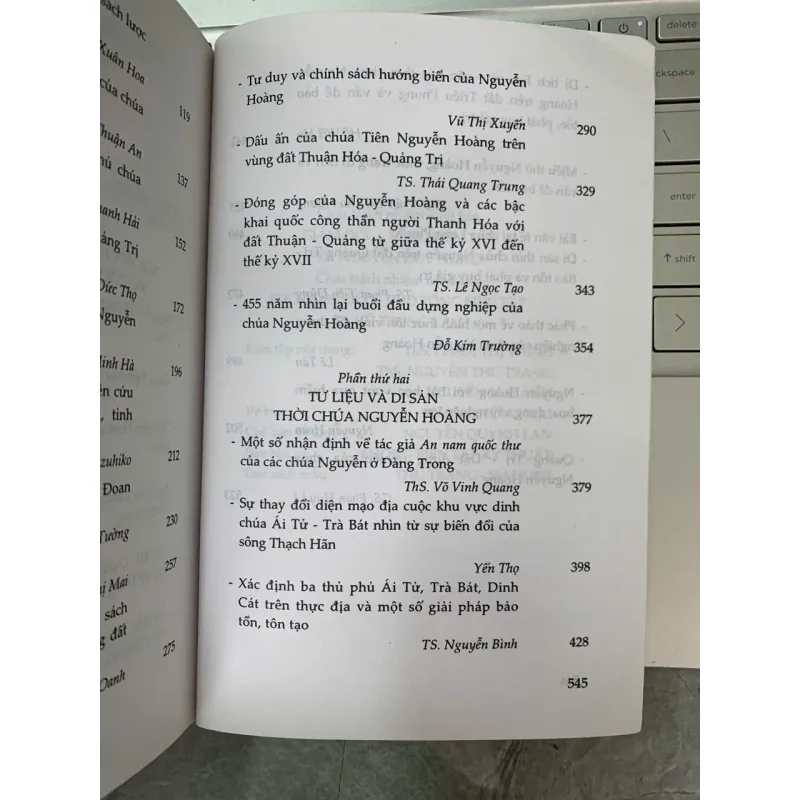 NGUYỄN HOÀNG NGƯỜI MỞ CÕI - GS. PHAN HUY LÊ & PGS. TS. ĐỖ BANG 699546