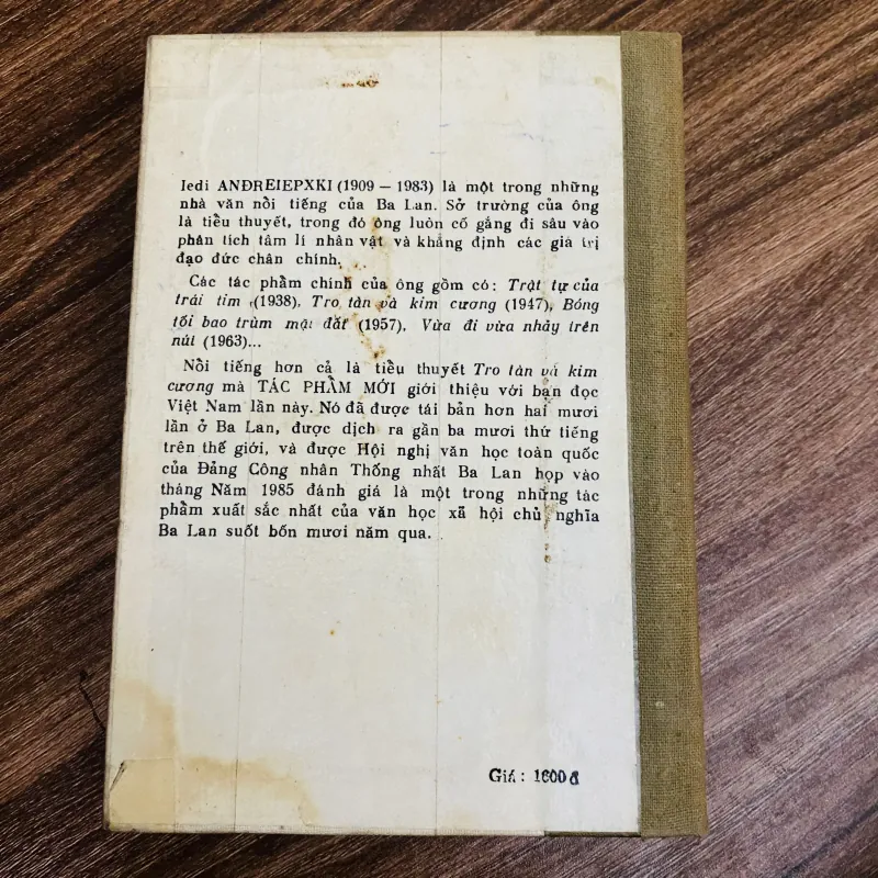 Tro tàn và kim cương ( sách bao cấp) 1024278