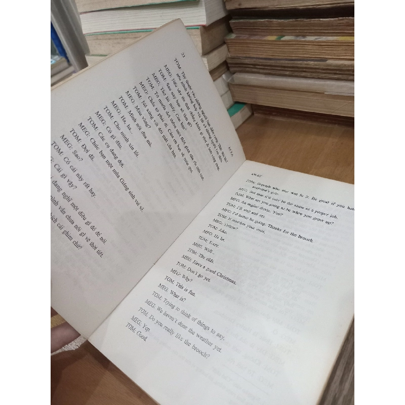 Đi xa away - Michael Gow 1025987