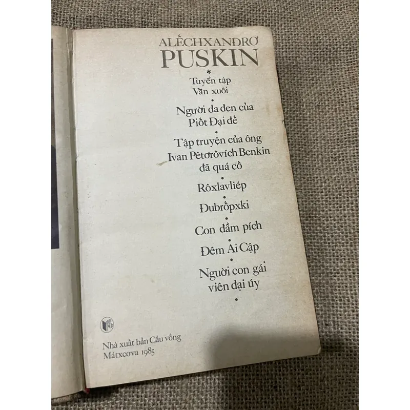 Tuyển tập văn xuôi Puskin, NXB Cầu vồng  570478