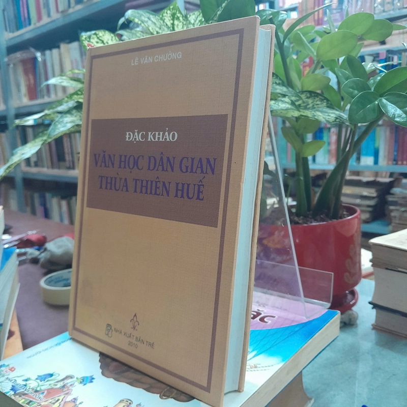 ĐẶC KHẢO VĂN HỌC DÂN GIAN THỪA THIÊN HUẾ - Lê Văn Chưởng 453182