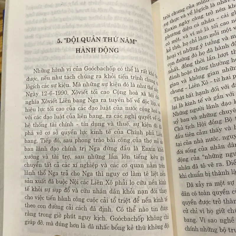 GIOÓC BA CHỐP - BẠO LOẠN, SỰ KIỆN THÁNG TÁM, NHÌN TỪ BÊN TRONG (XB 2001) 757321