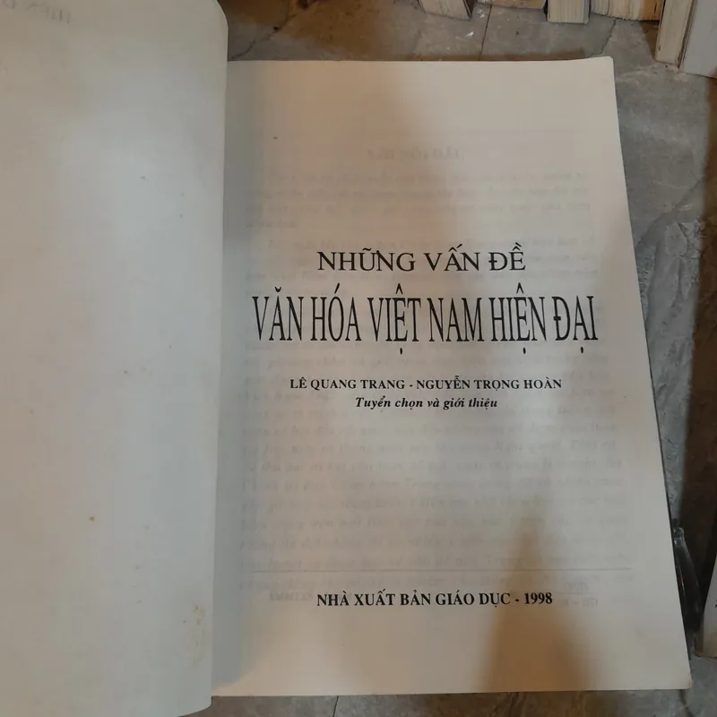 NHỮNG VẤN ĐỀ VĂN HÓA VIỆT NAM HIỆN ĐẠI - LÊ QUANG TRANG, NGUYỄN TRỌNG HOÀN 696955