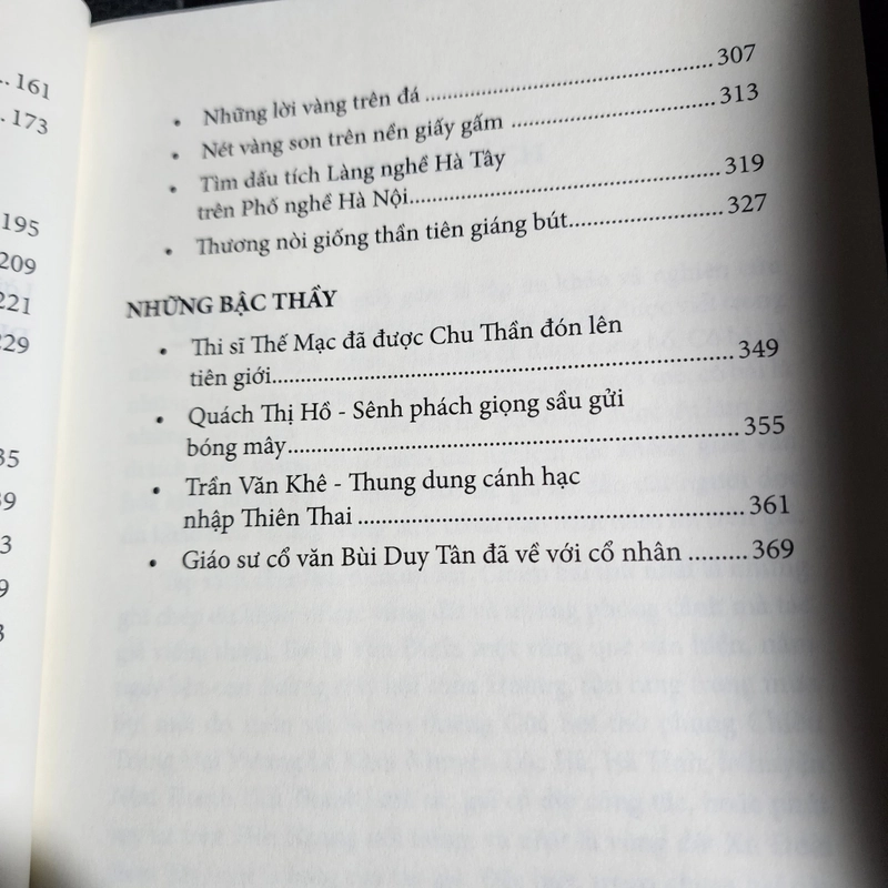 Vàng son trên giấy gấm | Chữ ký. Triện TS Nguyễn Xuân Diện 525377