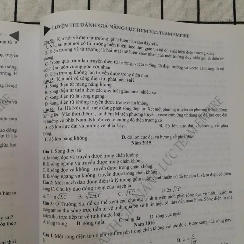 Sách ôn & tham khảo Luyện ĐÁNH GIÁ NĂNG LỰC EMPIRE TEAM 2024  576468