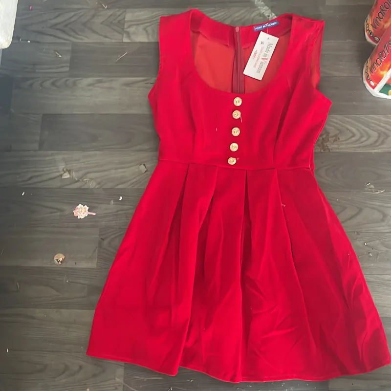 Sét váy đỏ sơ mi trắng  793087