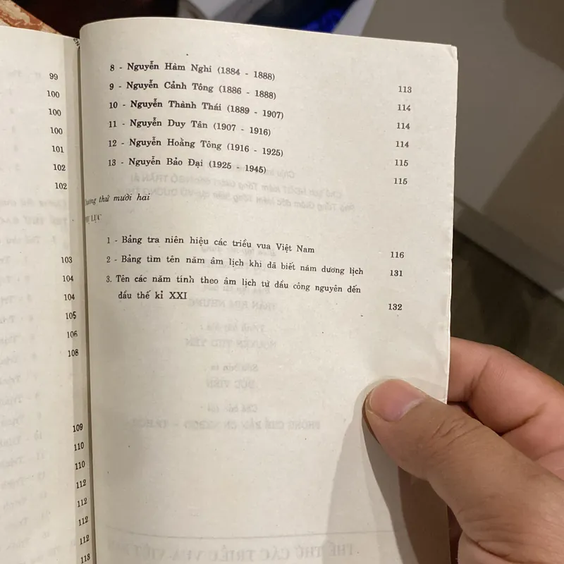 THẾ THỨ CÁC TRIỀU VUA VIỆT NAM (XB 2005) 697743