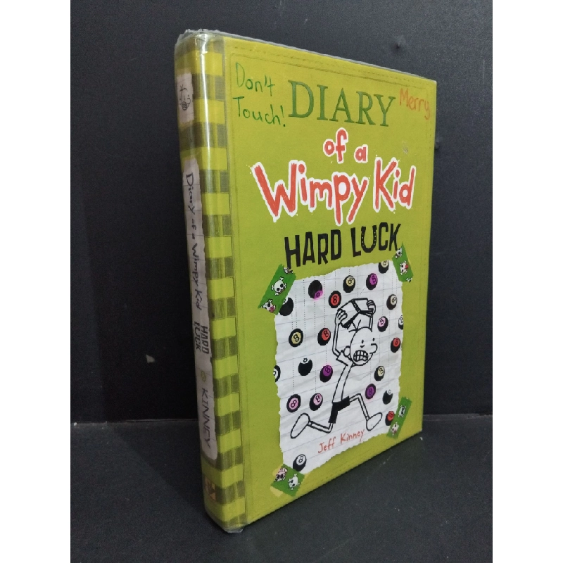 Diary of a wimpy kid 8 Hard lucky (bìa cứng) mới 80% bẩn bìa, ố nhẹ, có chữ viết ở trang đầu HCM1712 Jeff Kinney NGOẠI VĂN 355203