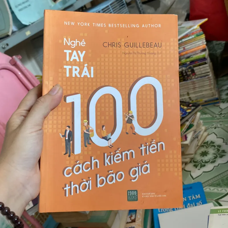 Nghề Tay Trái: 100 Cách Kiếm Tiền Thời Bão Giá" của tác giả Chris Guillebeau.  800498