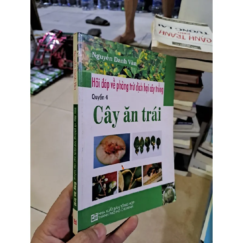 [Sách Cũ SCGR] Hỏi đáp về phòng trừ dịch hại cây trồng quyển 4 cây ăn trái mới 90% Nguyễn Danh Vàn 2008 HCM0308 GIÁO TRÌNH, CHUYÊN MÔN 682287