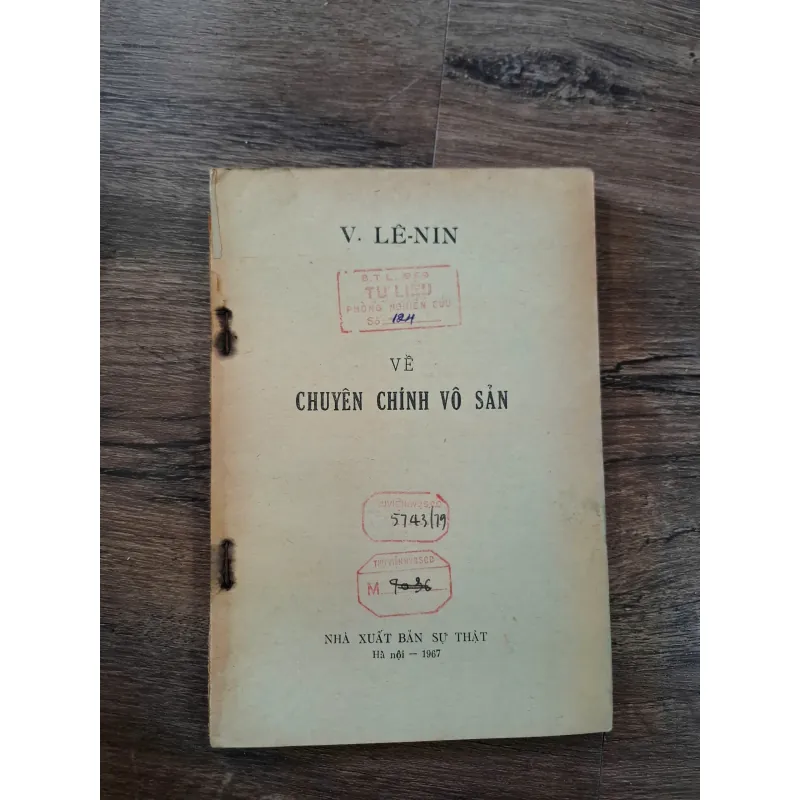 VỀ CHUYÊN CHÍNH VÔ SẢN - V. LÊ-NIN 716093