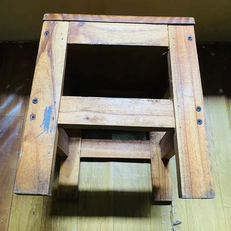 Ghế đôn gỗ vuông chắc chắn, dùng decor hoặc quán xá 1031891